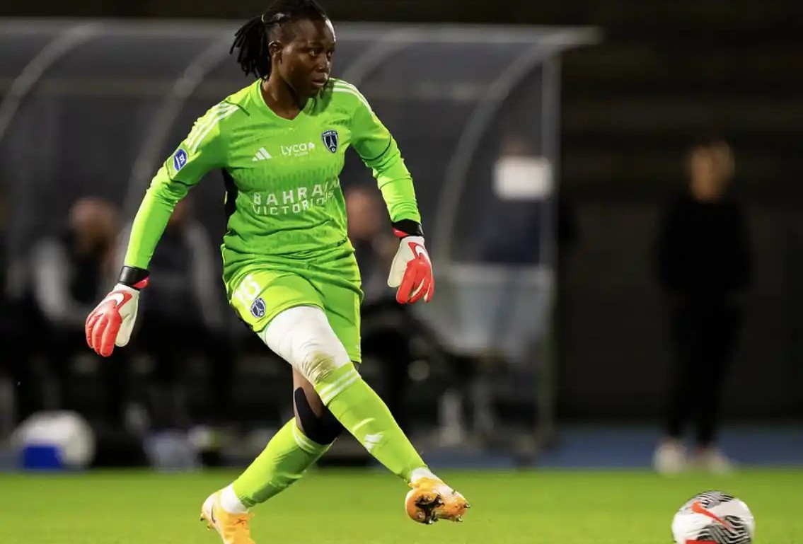 You are currently viewing Super Falcons Goalkeeper Nnadozie Chiamaka Celebrates Clean Sheet in Paris FC Home Win